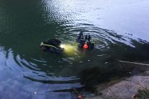 A scăpat cu viaţă după ce a plonjat cu maşina în canalul de la hidrocentrala Stejaru UPDATE