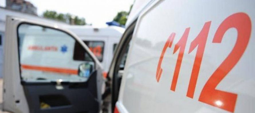 Un șofer din Bacău nu a acordat prioritate și a lovit o ambulanță