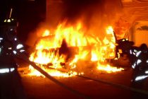 O maşina a ars, în această dimineaţă, la Roznov