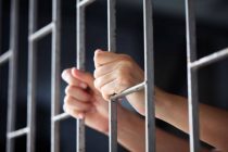Bărbat condamnat la 1 an și 6 luni închisoare pentru că a condus un autoturism băut și cu permisul anulat