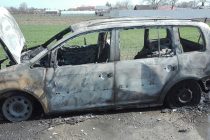 Un autoturism a ars în totalitate în localitatea Zăneşti