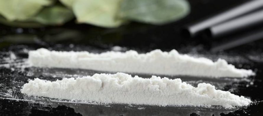 Șofer prins în trafic de polițiști după ce a consumat cocaină