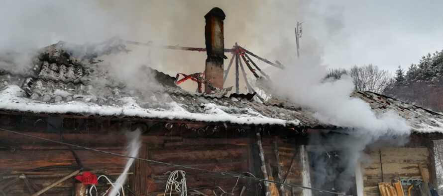 Incendiu puternic la o locuință din Vânători Neamț