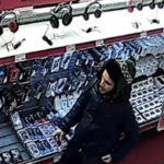 Furt casti magazin Altex