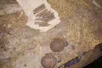 Muniție neexplodată descoperită în podul unei case din Pipirig