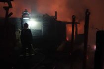 Mai multe anexe gospodărești au ars într-un incendiu noaptea trecută, în comuna Doljești