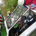 Tractor rasturnat in parau Raucesti (1)