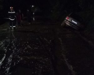 autoturism cazut in sant