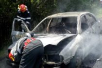 Un autoturism a luat foc în comuna Agapia