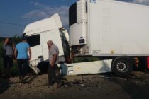 Accident rutier între un TIR și un autoturism, în localitatea Tazlău