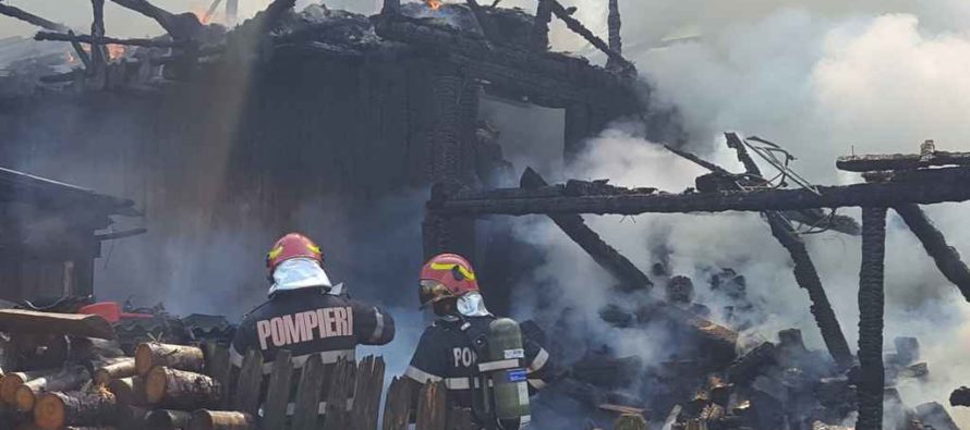 O locuință din Țibucani a ars din cauza unei lumnânări uitată aprinsă