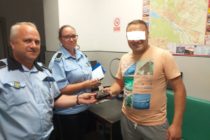 Portofel cu bani și carduri, găsit pe o bancă, returnat proprietarului