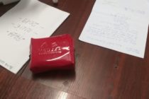 Spirit civic: portmoneu cu acte și bani găsit de o femeie, predat aparținătorului