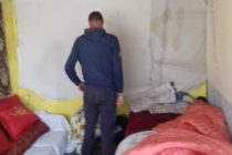 Persoane fără locuință și-au făcut adăpost într-o centrală termică dezafectată