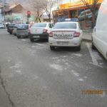 bucati de tencuiala peste masina (1)