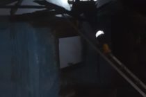 O locuință din Roznov a luat foc de la o lumânare lăsată nesupravegheată