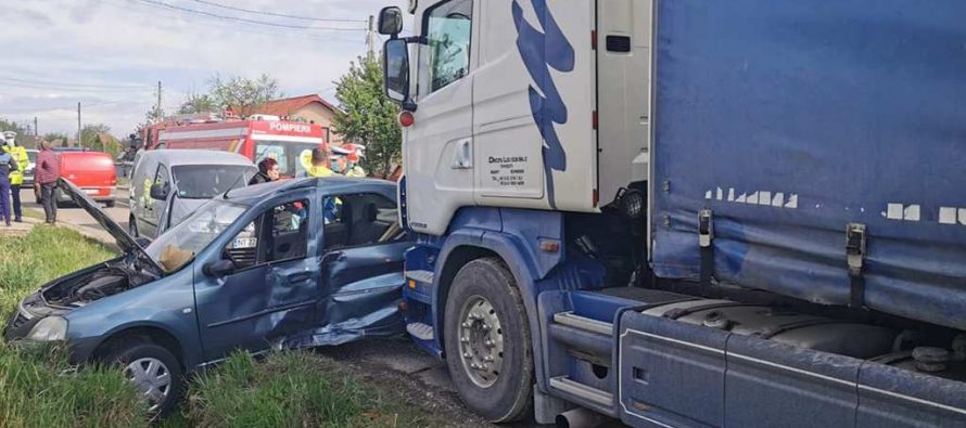Accident rutier grav între un TIR și un autoturism la Girov