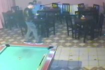 Tânăr căutat de polițiști după ce a furat geanta unei femei