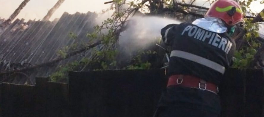 Un cablu electric defect a provocat un incendiu la o gospodărie din comuna Urecheni