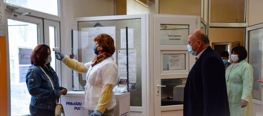 Primarul Dragoș Chitic verifică cum se respectă măsurile de prevenire în Piatra Neamț