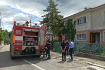 Incendiu provocat de un scurtcircuit electric la o locuință din Roman