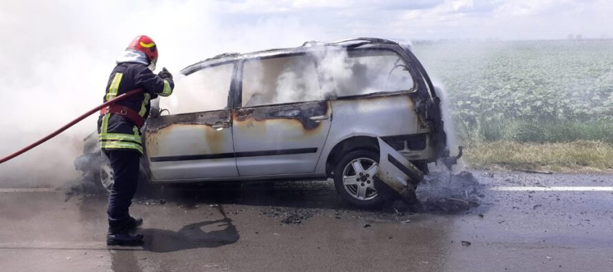 Un autoturism a ars în comuna Săbăoani