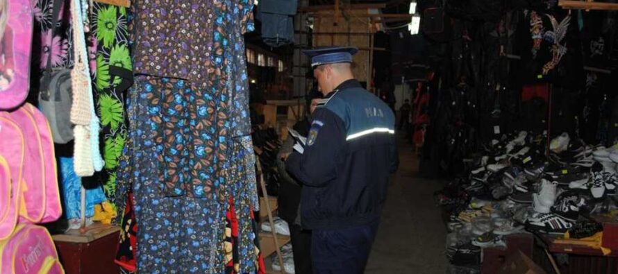 Amenzi de peste 22.000 de lei aplicate de polițiști în bazarul de la Moldoveni