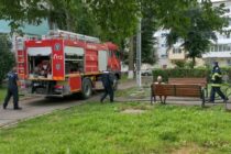 O mașină de spălat haine, dintr-o locuință din Roman, a luat foc din cauza unui scurtcircuit
