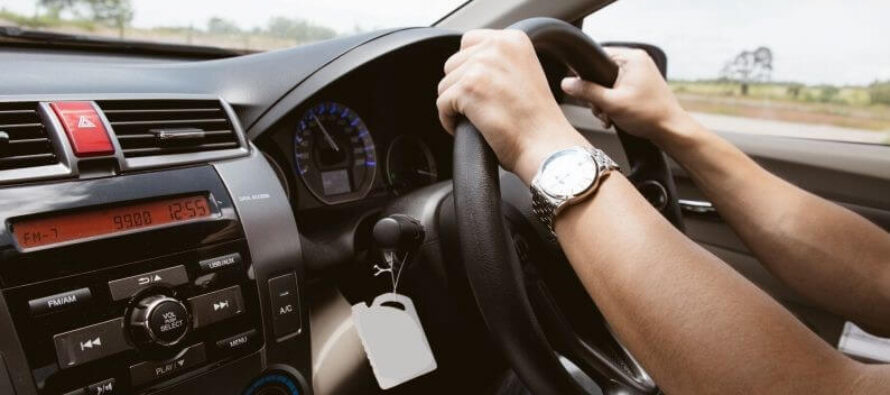 Ai cumpărat mașina cu volan pe partea dreaptă? Iată ce trebuie să știi.