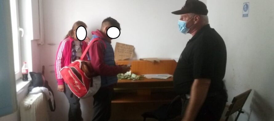 Noi metode de cerșit: s-a prefăcut că e oarbă