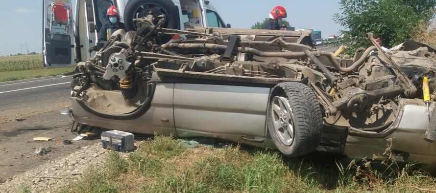 Două persoane rănite într-un accident pe raza comunei Săbăoani