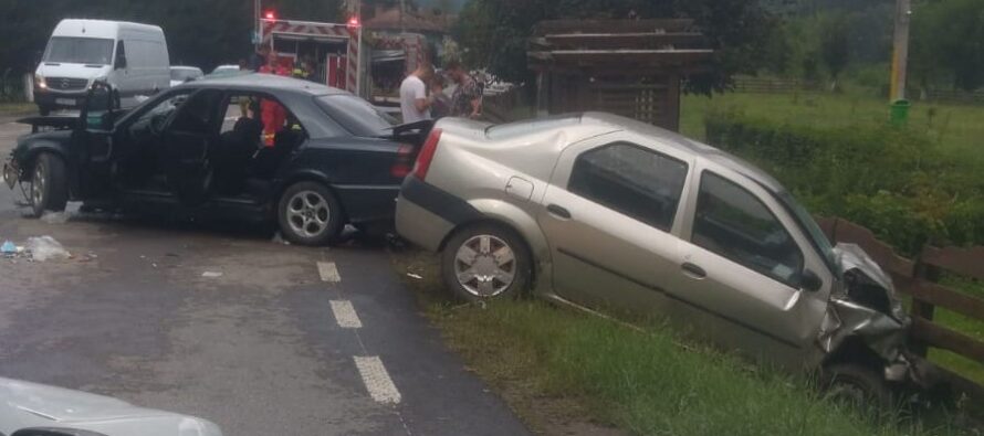 Accident rutier cu 3 victime la Bicaz, o fată de 14 ani a rămas încarcerată