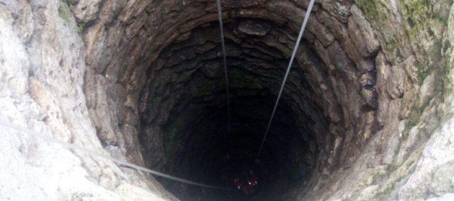 Bărbat din Dobreni căzut în fântână, salvat de pompieri