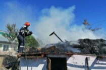Incendiu puternic la un adăpost de animale din comuna Dochia
