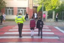 Polițiștii locali din Piatra Neamț asigură liniștea și ordinea publică la 10 unități de învățământ