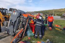 O cisternă cu ciment s-a răsturnat într-un șanț la Tazlău