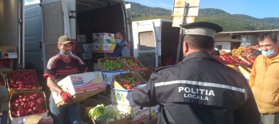 Controale ale polițiștilor locali în piețe și mijloacele de transport în comun