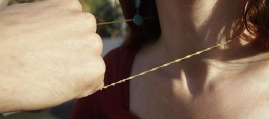 Tânăr din Piatra Neamț reținut de polițiști după ce a tâlhărit o femeie