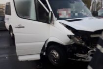 Accident cu 4 victime între un autoturism și un microbuz la Roman