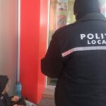 batrana ajutata de politistii locali (3)