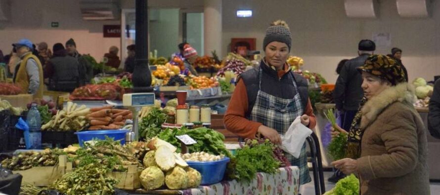 Comercianții își vor desfășura activitatea în corturi amenajate în exteriorul Pieței Centrale din Piatra Neamț
