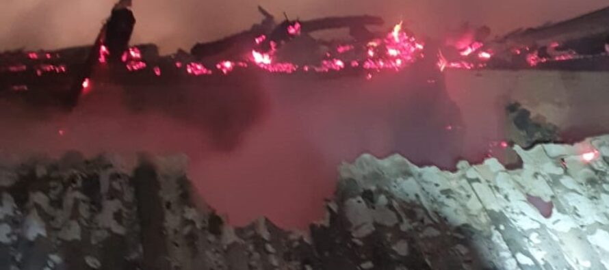 Incendiu la o locuință din Borlești, un bărbat a suferit multiple arsuri