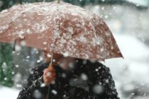 Ploi, lapoviță și ninsoare în toată Moldova