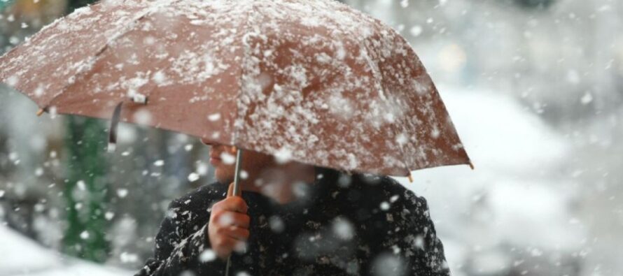 Ploi, lapoviță și ninsoare în toată Moldova