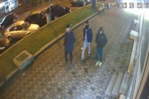 3 persoane căutate de poliție pentru că au bătut un cetățean din Piatra Neamț