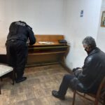 inselaciune cerea bani oamenilor la biserica (1)