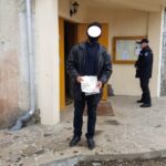 inselaciune cerea bani oamenilor la biserica (2)