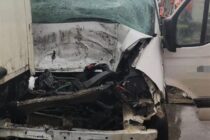 Accident rutier între un TIR și o autoutilitară la Vânători Neamț, o victimă a rămas încarcerată