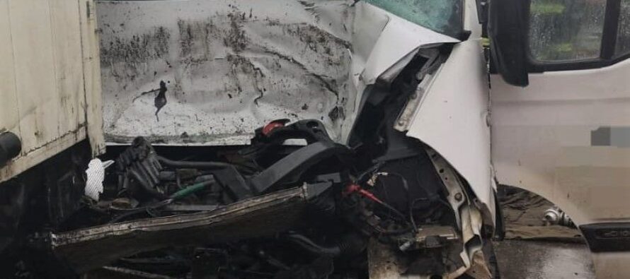 Accident rutier între un TIR și o autoutilitară la Vânători Neamț, o victimă a rămas încarcerată