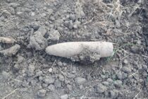 Un bărbat din Girov a descoperit un proiectil în timpul unor lucrări agricole